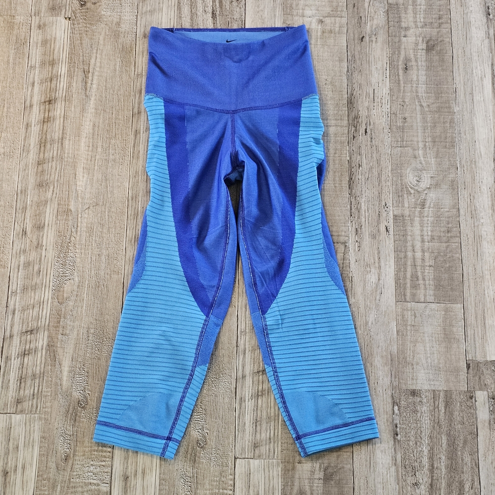Nike Womens Capri Dri Fit Zoned Sculpt Women's Training Capri Leggings in Blue